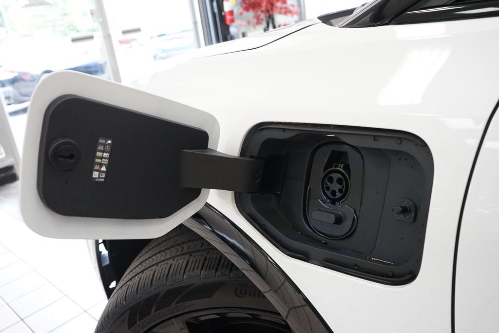 Used 2024 Chevrolet Equinox EV RS FWD image 28