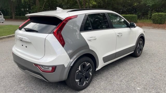 Used 2023 Kia Niro Wave w/ Wave Preserve Package FWD image 9