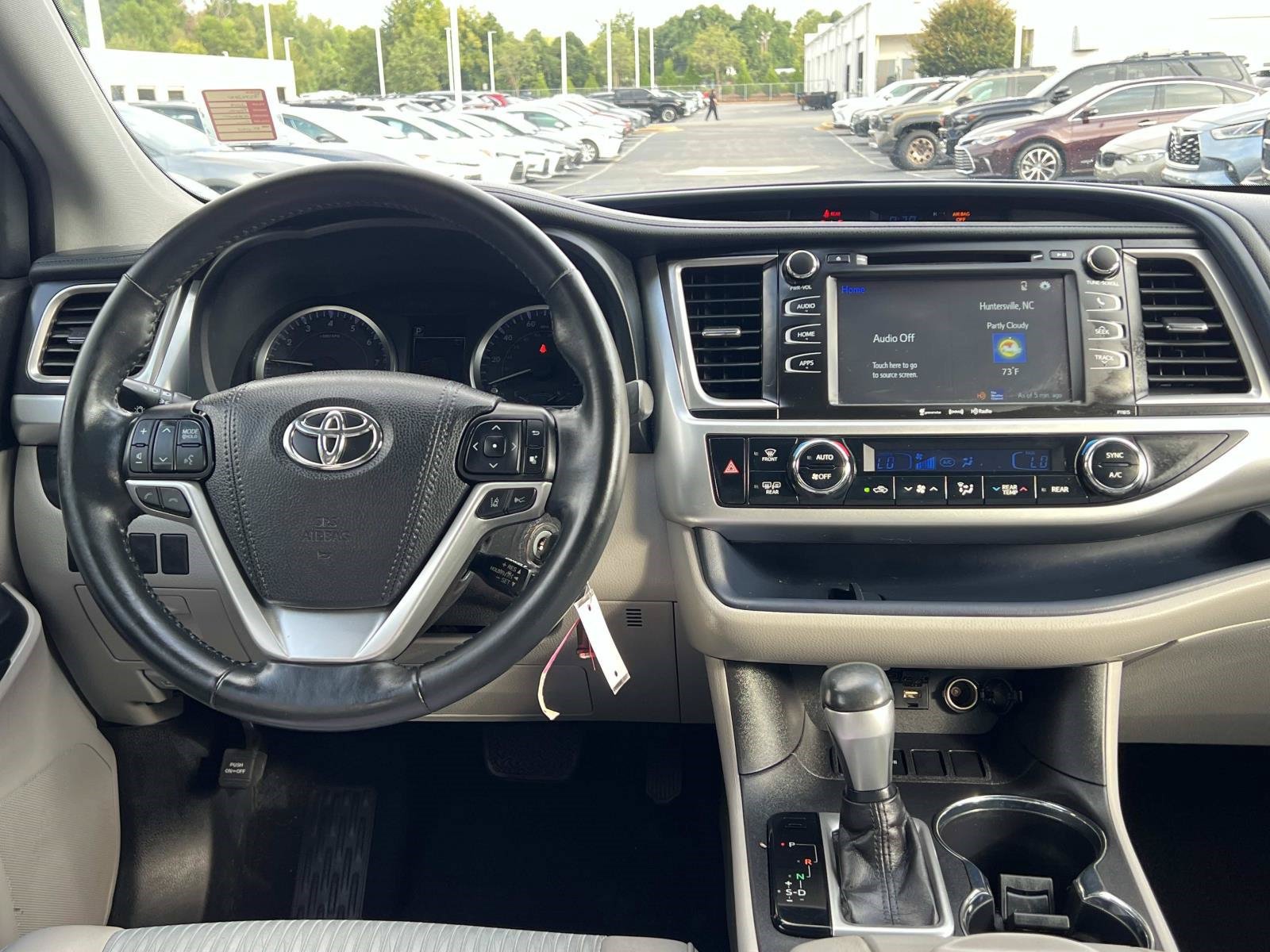 Used 2019 Toyota Highlander Plus FWD image 15