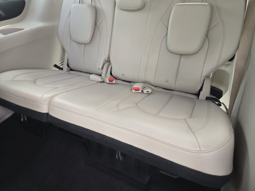 Used 2021 Chrysler Pacifica Touring-L FWD image 24