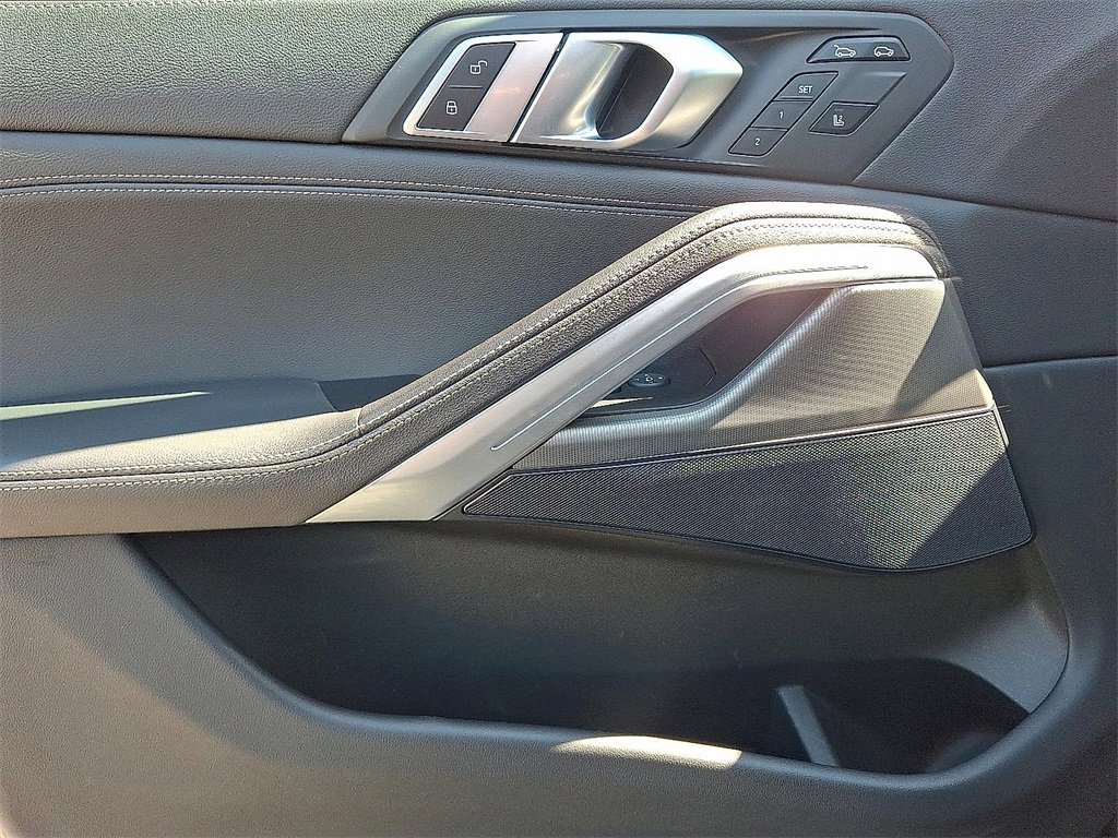 Used 2020 BMW X6 xDrive40i w/ Executive Package image 13