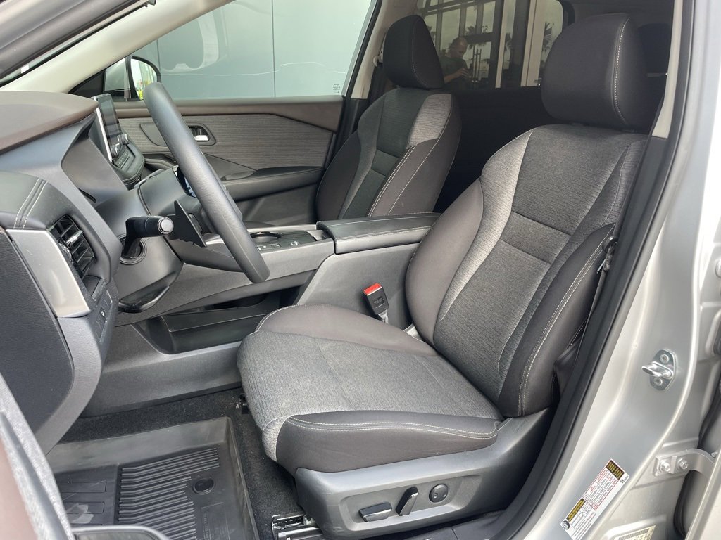 Certified 2021 Nissan Rogue SV image 10