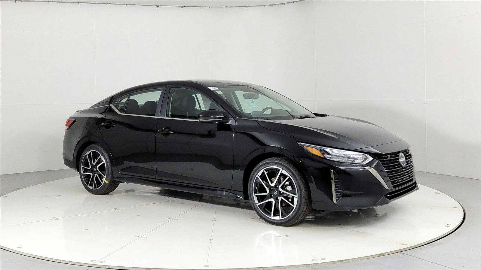 Used 2024 Nissan Sentra SR w/ Trunk Package FWD image 2