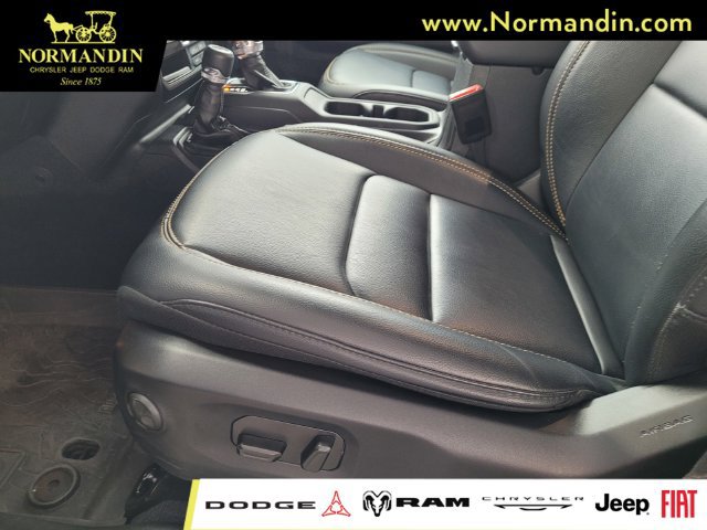 Used 2024 Jeep Wrangler Unlimited Sahara w/ Technology Group AWD/4WD image 17