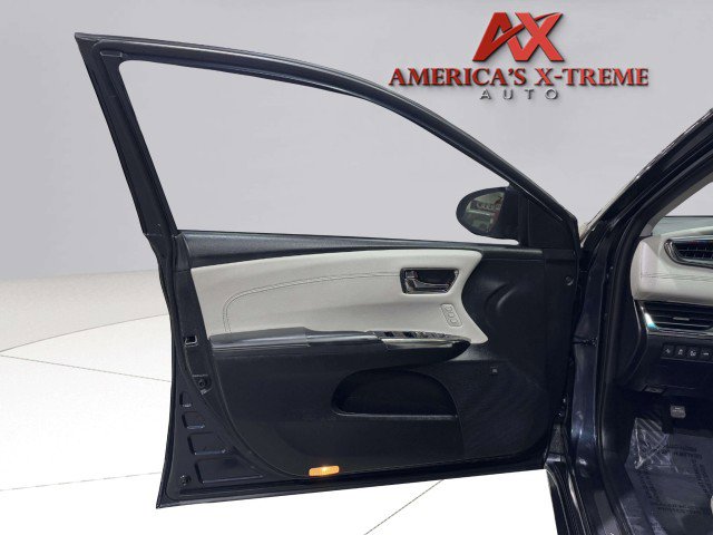 Used 2018 Toyota Avalon Limited image 10