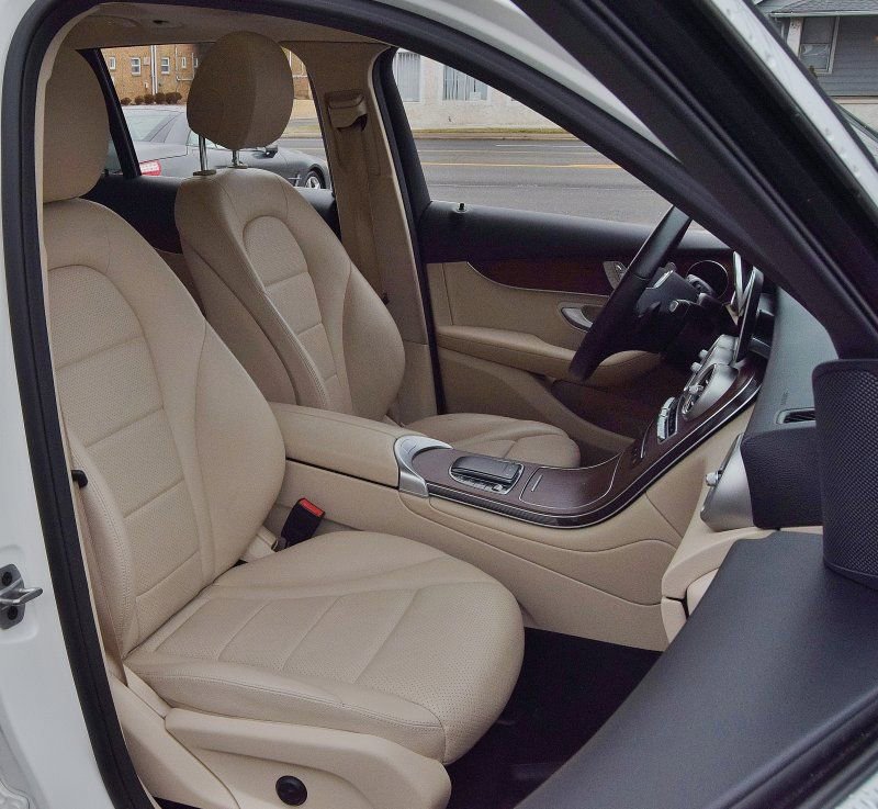 Used 2022 Mercedes-Benz GLC 300 4MATIC w/ Premium Package Lite image 20