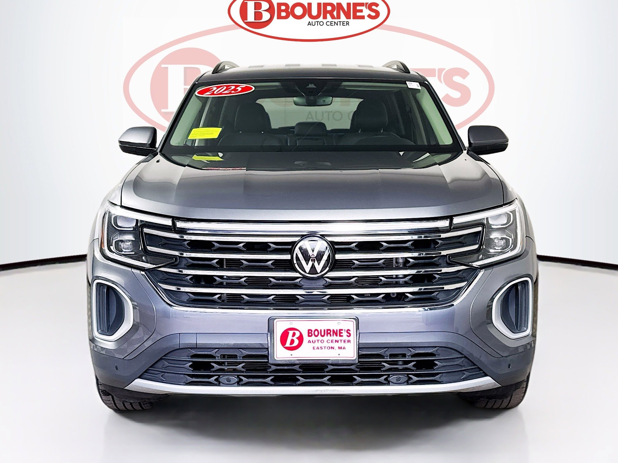 Used 2025 Volkswagen Atlas SE AWD/4WD image 4