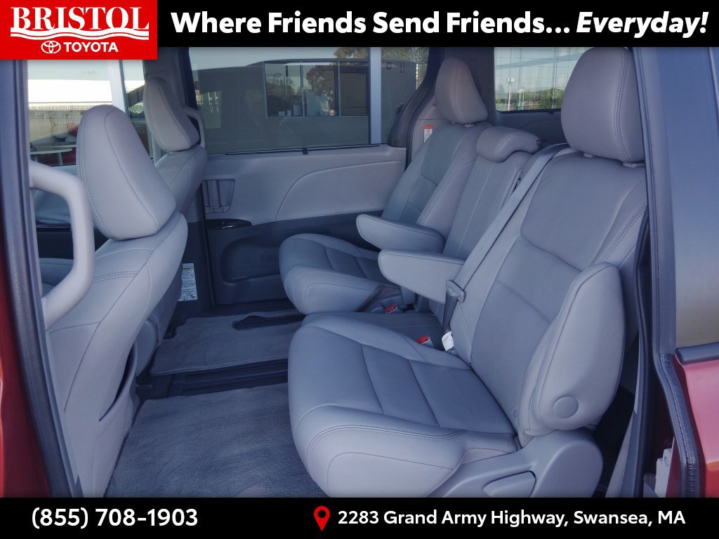 Used 2015 Toyota Sienna XLE FWD image 12