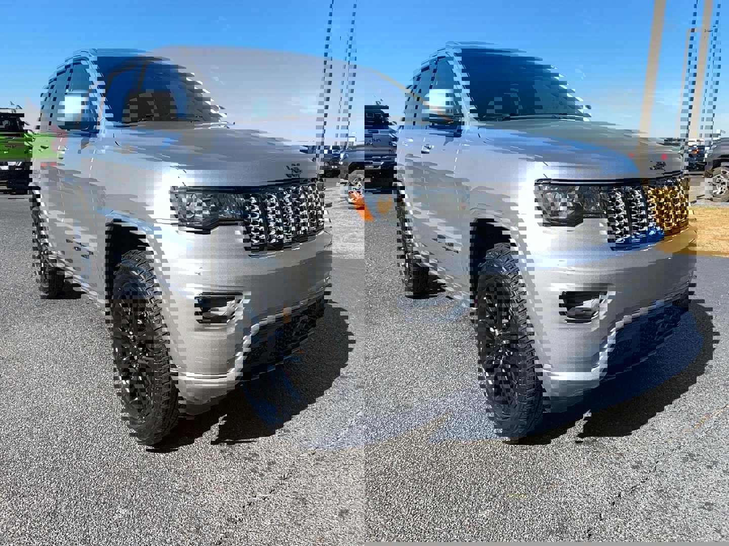 Used 2021 Jeep Grand Cherokee Laredo X image 3