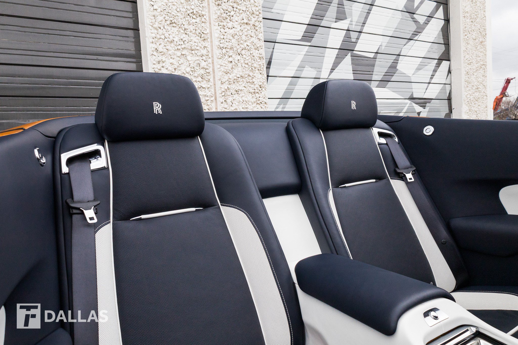 Used 2019 Rolls-Royce Dawn RWD image 39