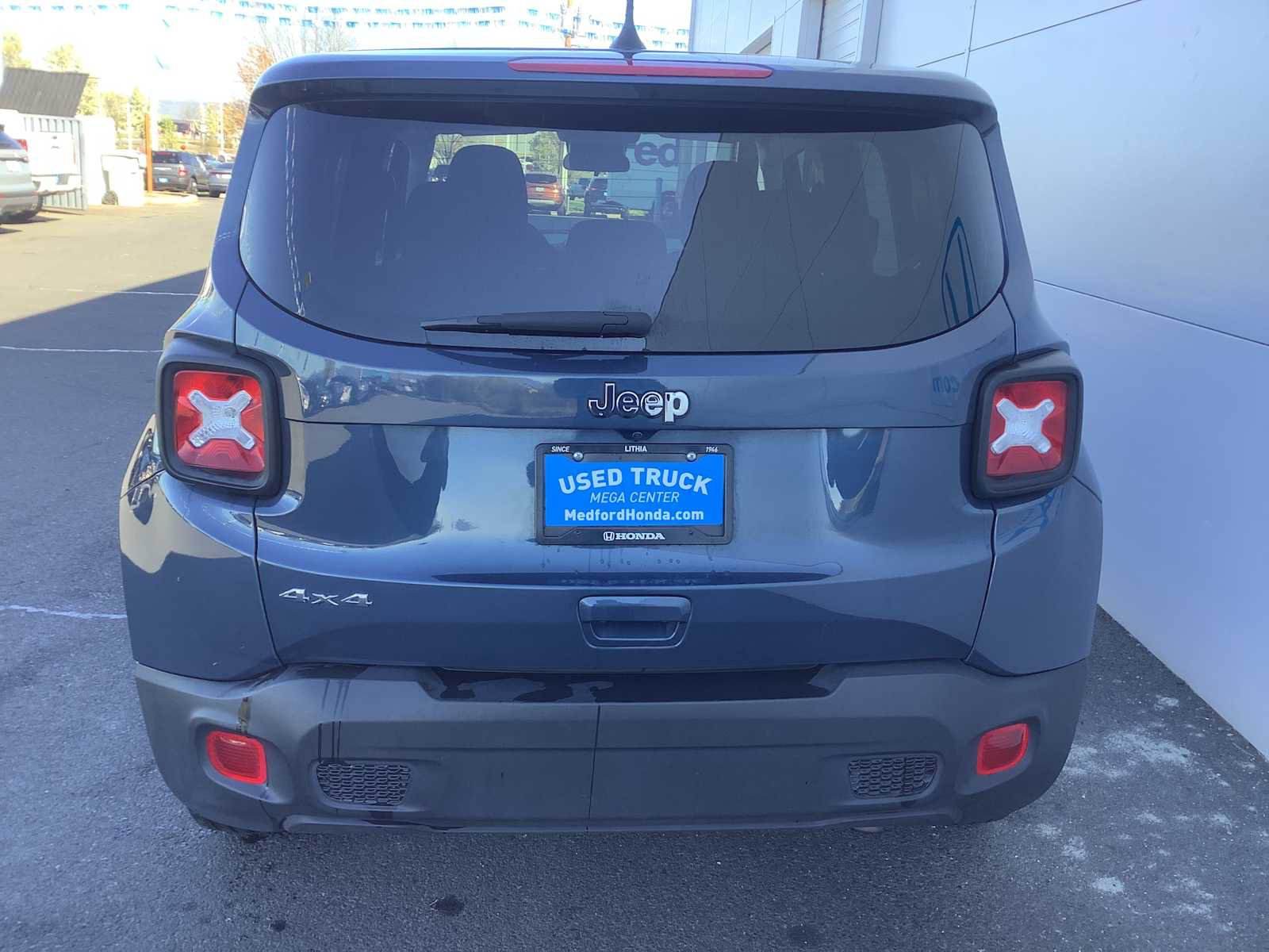 Used 2023 Jeep Renegade Latitude AWD/4WD image 5
