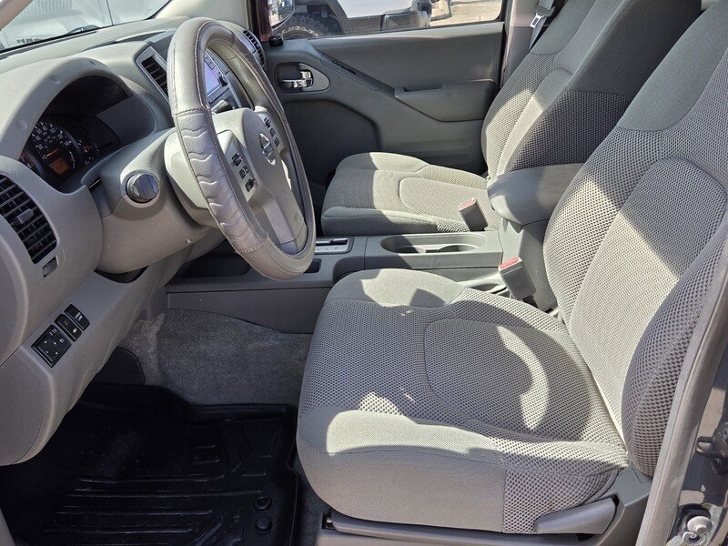Used 2015 Nissan Frontier SV RWD image 11