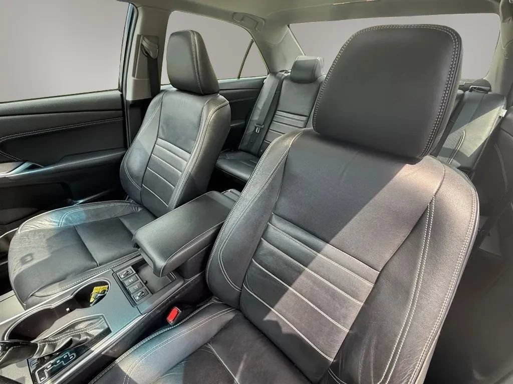 Used 2015 Toyota Camry XLE w/ Moonroof Package FWD image 21