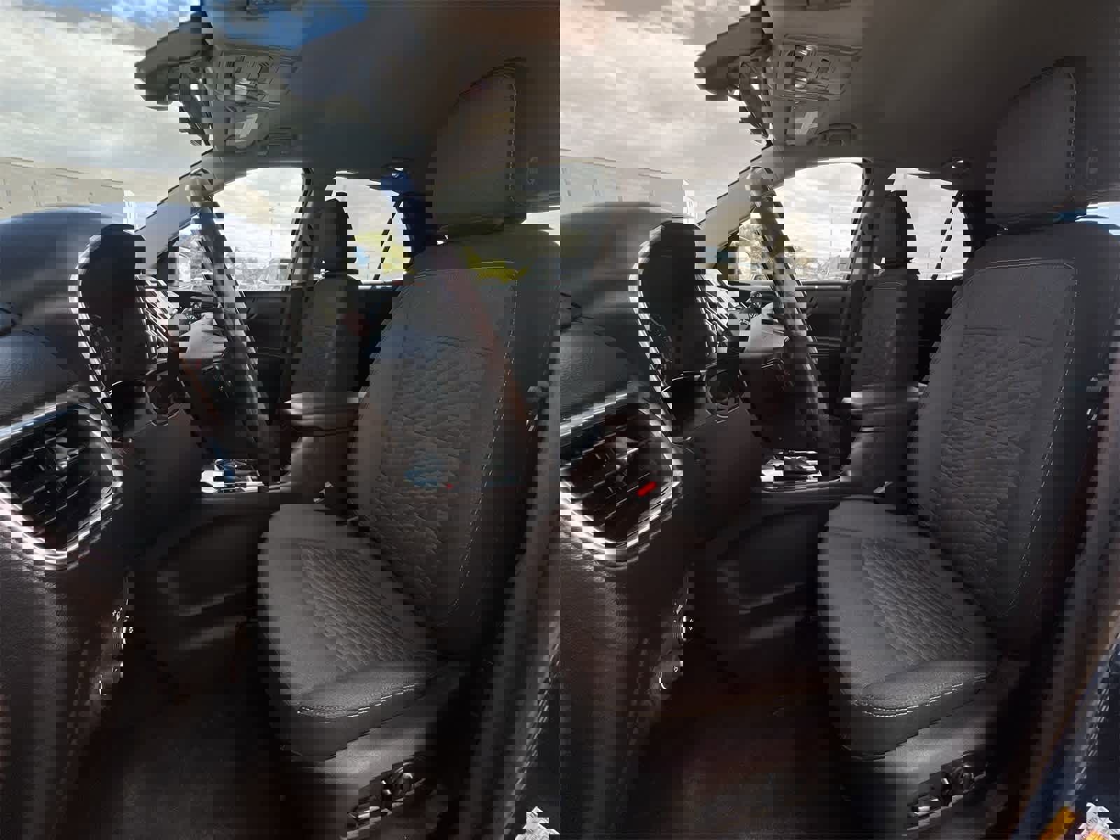 Used 2019 Chevrolet Equinox LT w/ Driver Convenience Package image 16