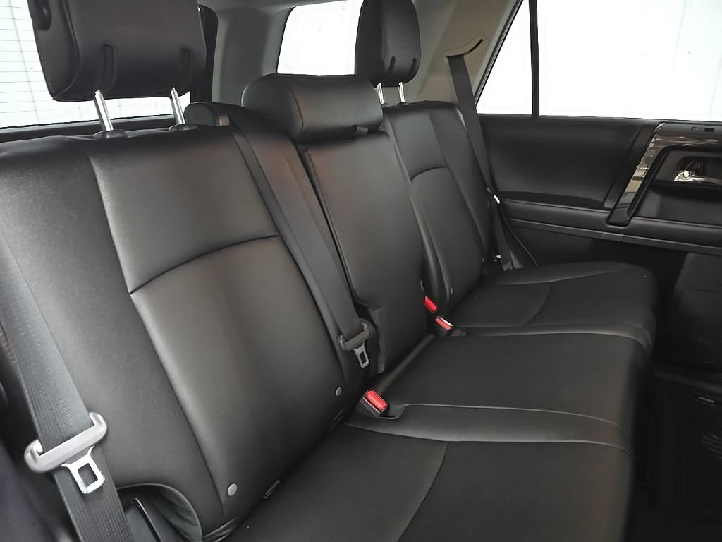 Used 2021 Toyota 4Runner TRD Off-Road Premium w/ Moonroof Package AWD/4WD image 17