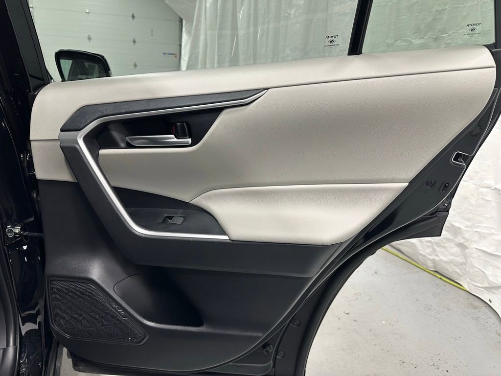 Used 2025 Toyota RAV4 XLE image 49