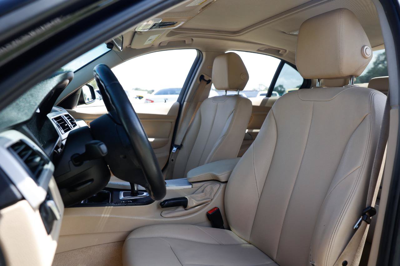 Used 2015 BMW 320i Sedan RWD image 6
