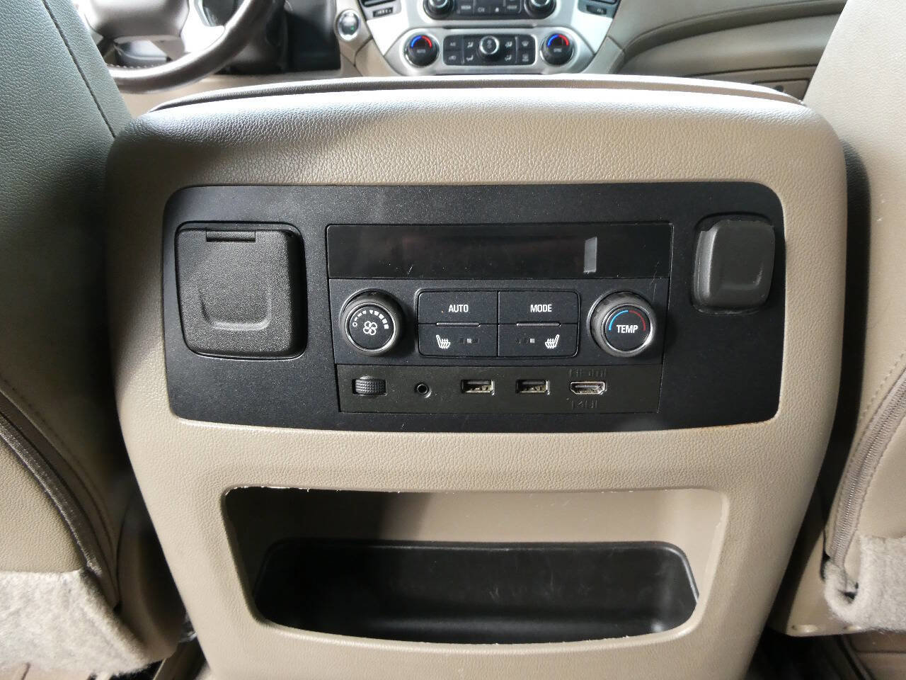 Used 2019 GMC Yukon XL SLT w/ Premium Edition AWD/4WD image 27