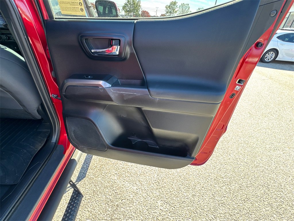 Used 2019 Toyota Tacoma TRD Off-Road image 16