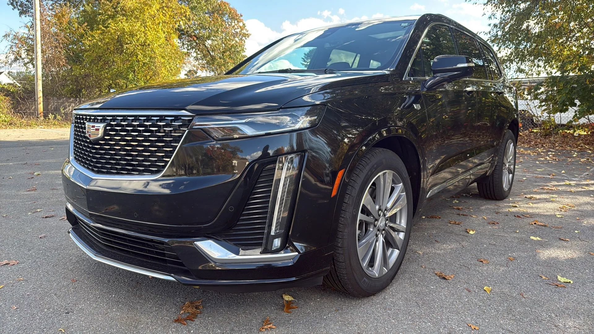 Used 2025 Cadillac XT6 Premium Luxury image 3