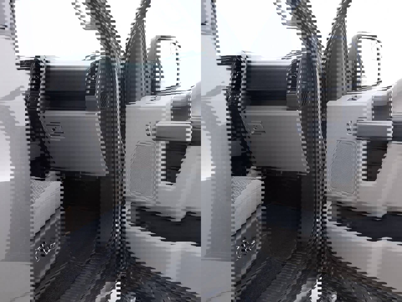 Used 2018 Ford F150 XLT w/ Equipment Group 302A Luxury image 32