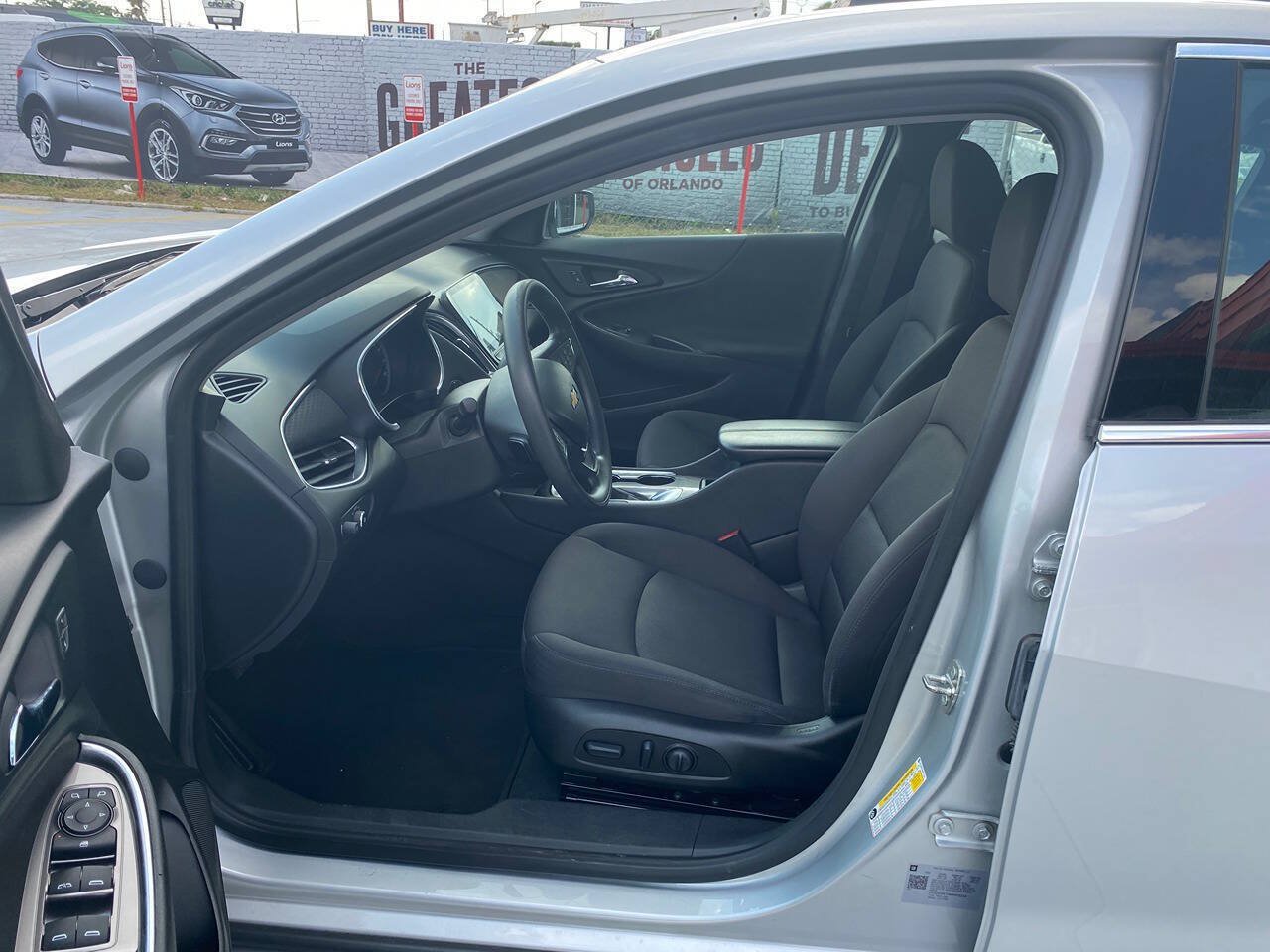 Used 2021 Chevrolet Malibu LT FWD image 5