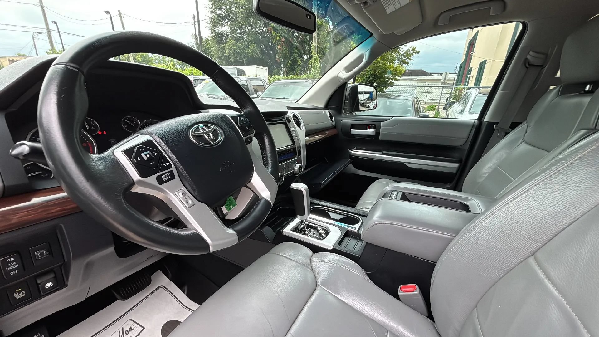 Used 2017 Toyota Tundra Limited w/ Limited Premium Package AWD/4WD image 16