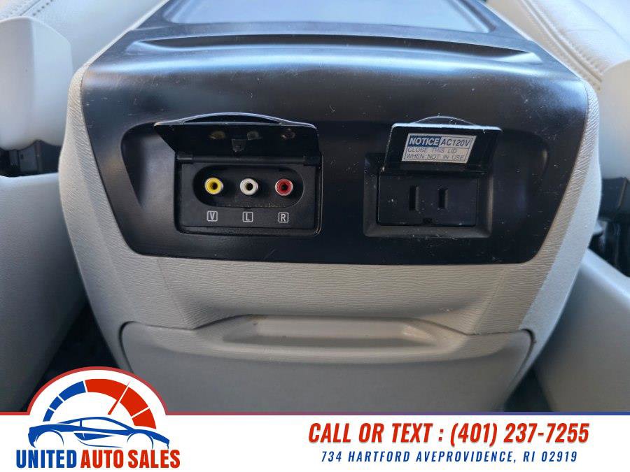 Used 2013 Toyota Sienna XLE w/ Entertainment Pkg image 22