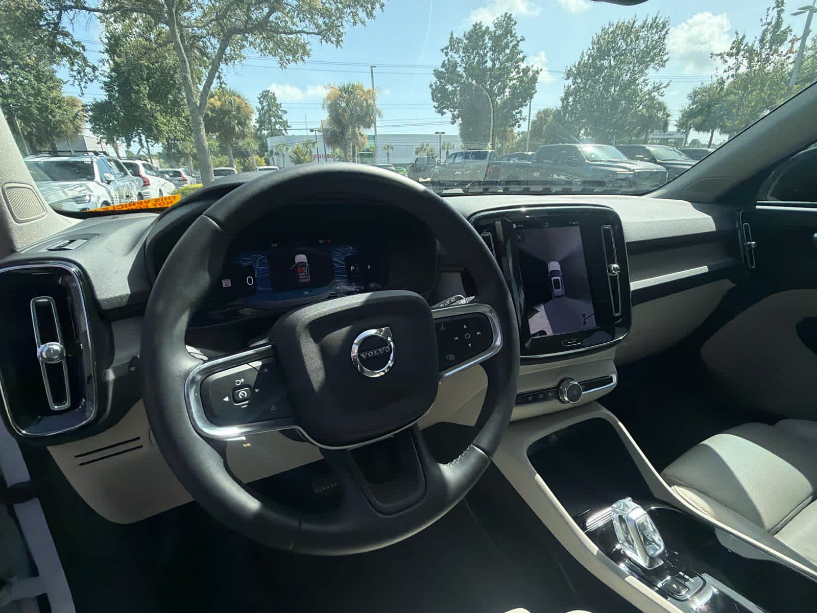 Certified 2023 Volvo XC40 B4 Plus w/ Protection Package Premier FWD image 36