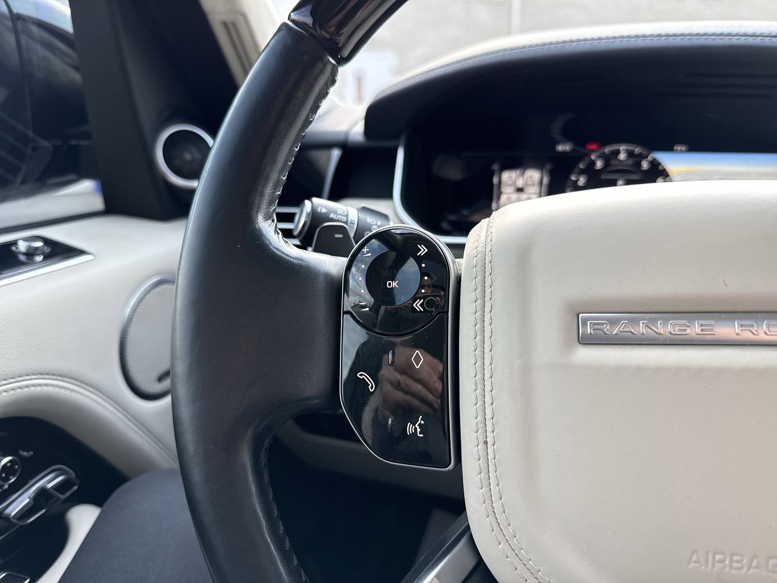 Used 2018 Land Rover Range Rover Long Wheelbase Supercharged image 32
