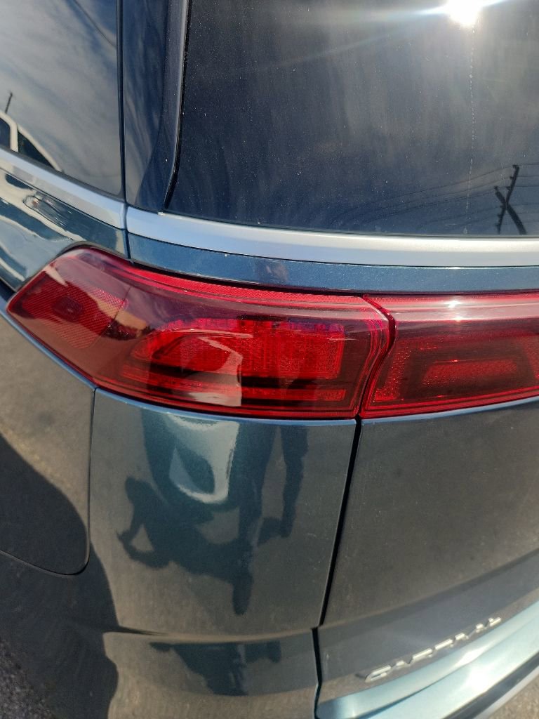 Used 2024 Kia Carnival EX FWD image 10