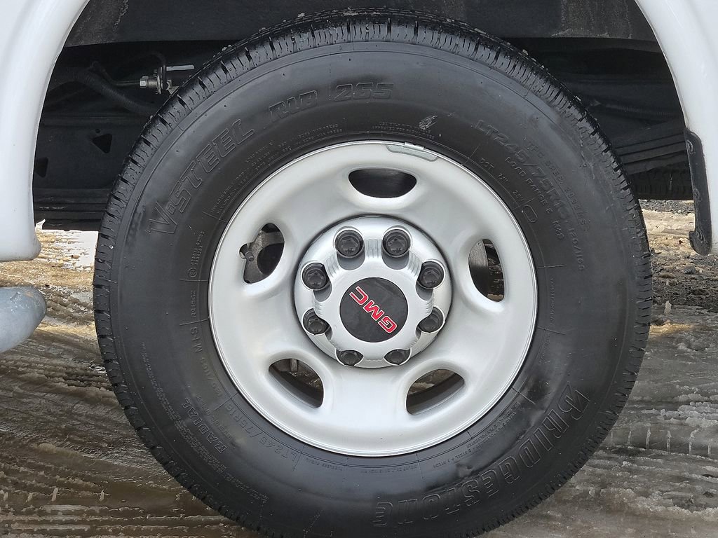 Used 2024 GMC Savana 2500 w/ Driver Convenience Package image 12