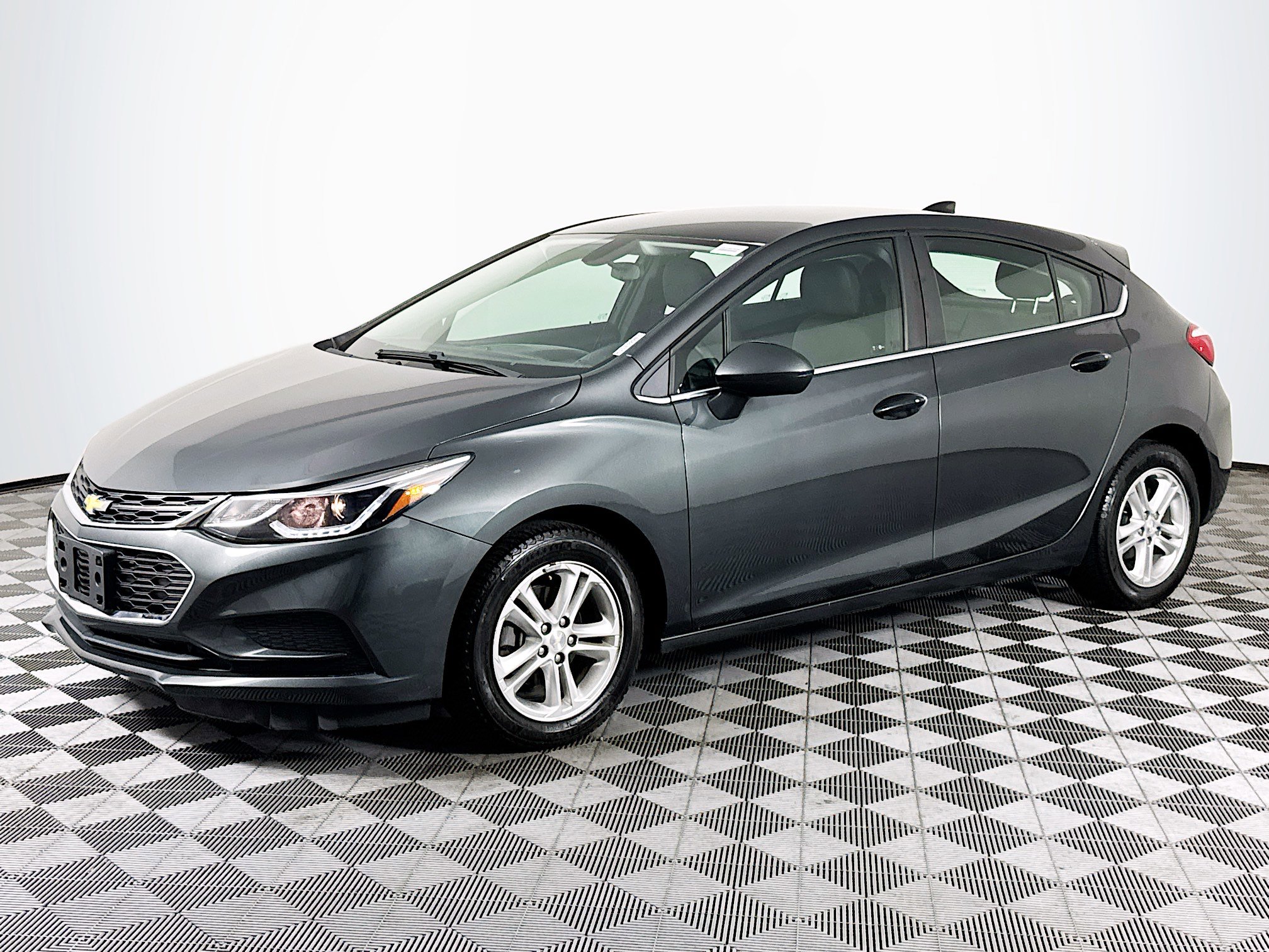Used 2017 Chevrolet Cruze LT w/ Convenience Package image 4