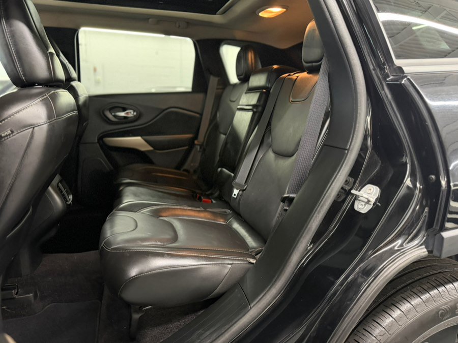 Used 2018 Jeep Cherokee Limited w/ High Altitude Package AWD/4WD image 32