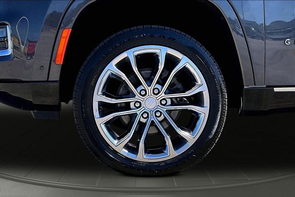 Used 2022 Jeep Grand Wagoneer Series II w/ Flexible Seating Group image 9