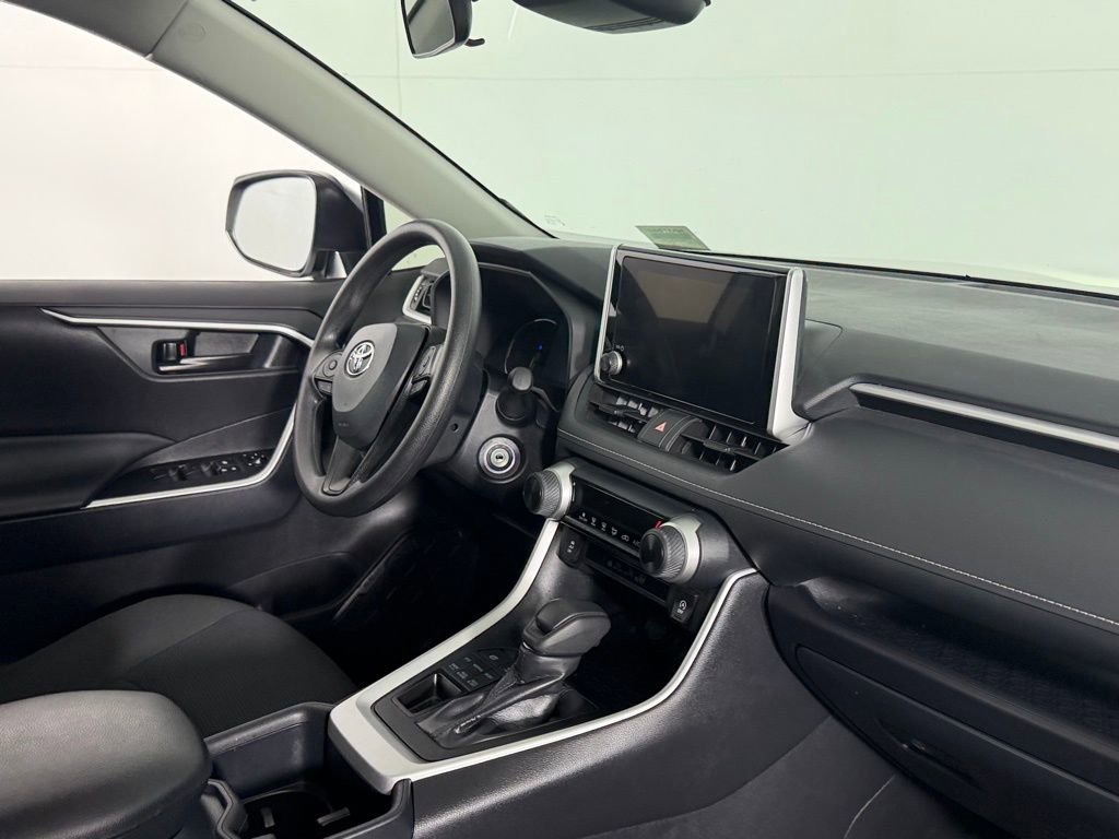 Used 2025 Toyota RAV4 LE image 33