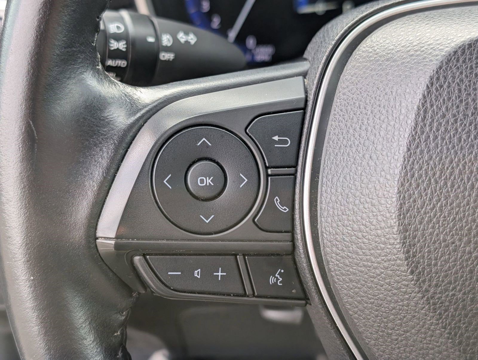 Used 2022 Toyota Corolla Cross XLE image 16