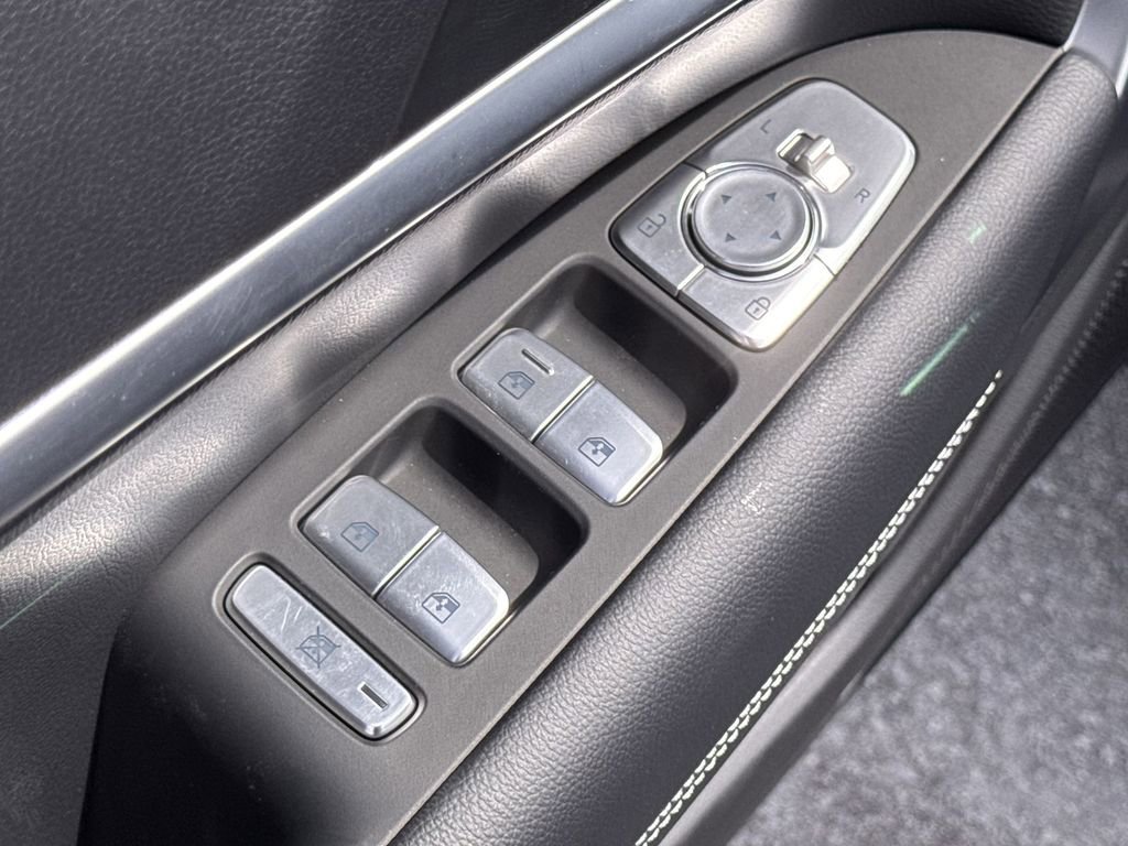 New 2025 Genesis G70 2.5T image 13