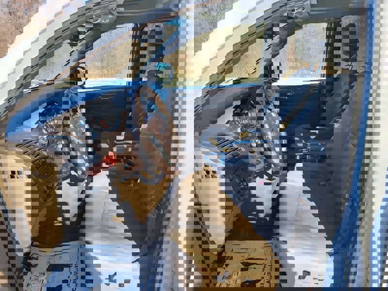 Used 2016 Chrysler Town & Country Touring-L image 11