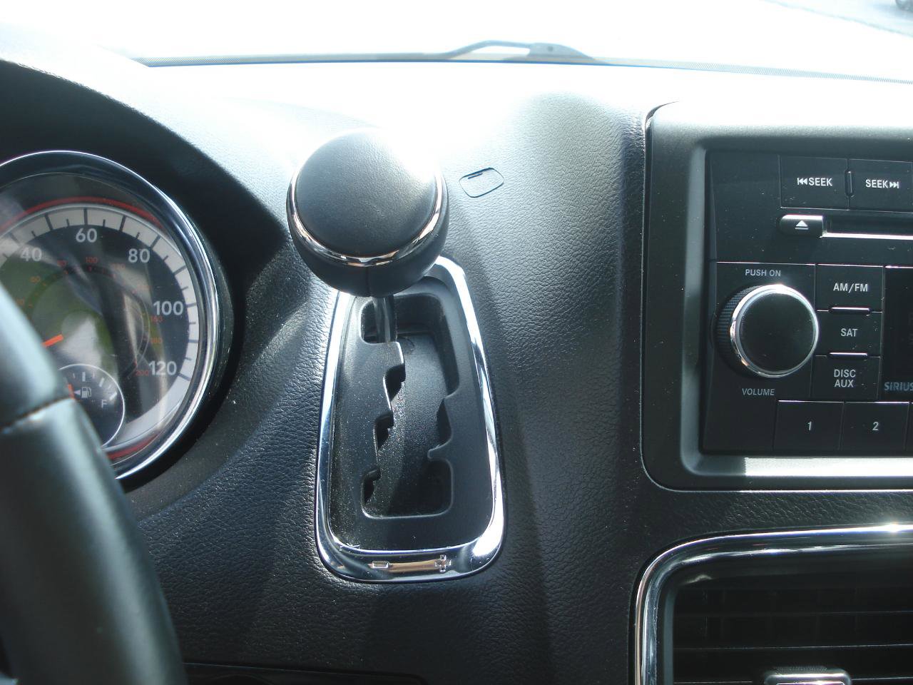 Used 2016 Dodge Grand Caravan SE image 25