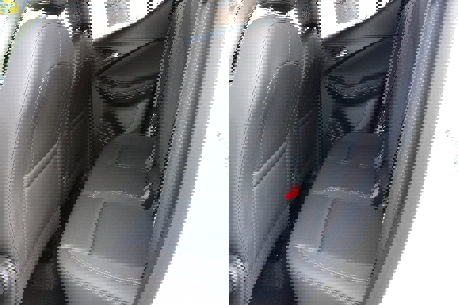 Used 2025 Buick Encore GX Preferred AWD/4WD image 17