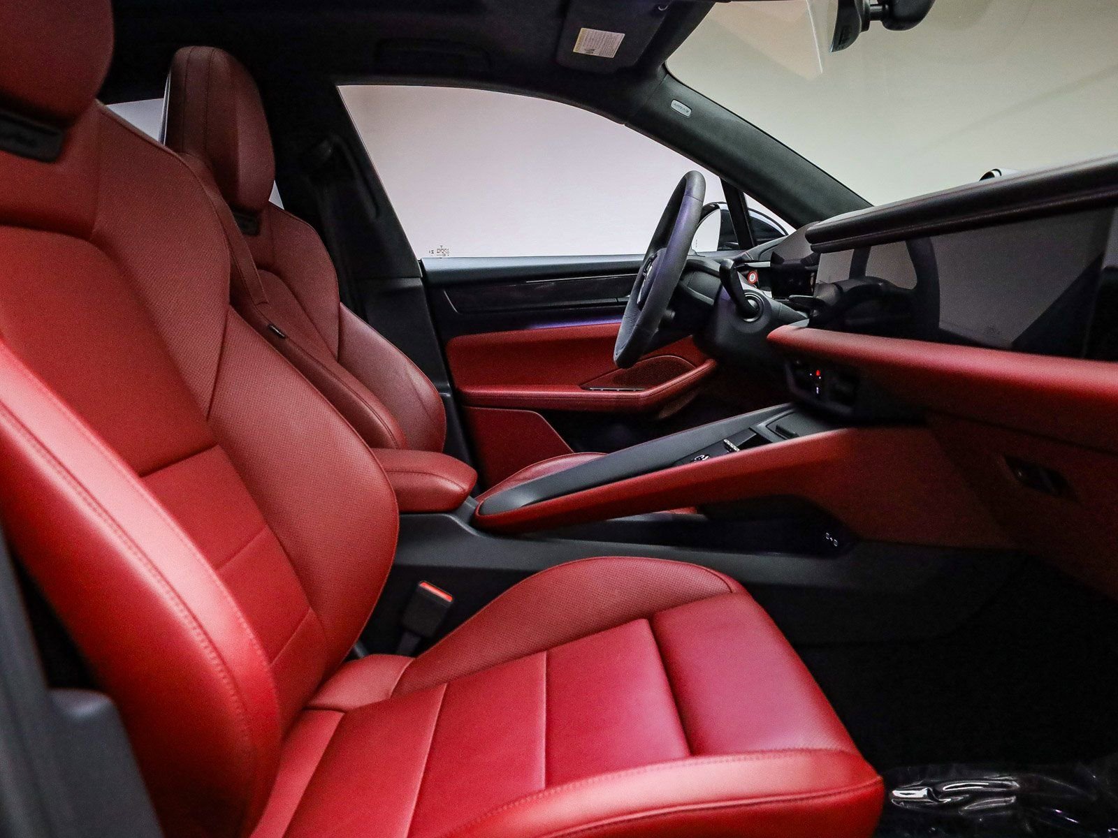 Certified 2025 Porsche Macan Turbo Electric image 21