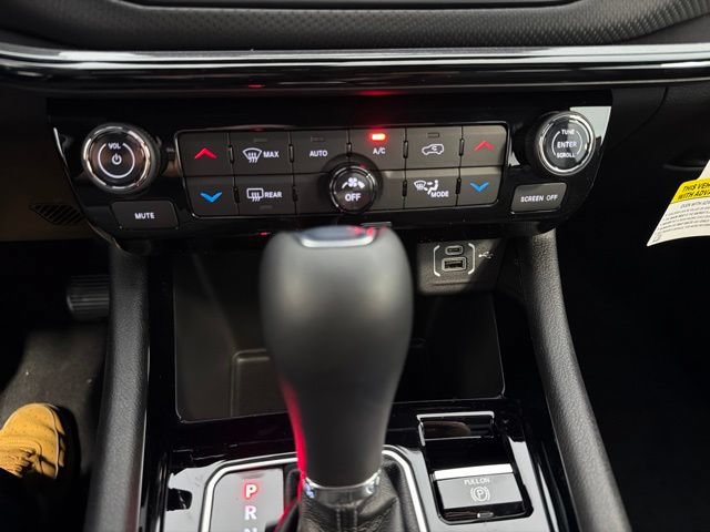 New 2026 Jeep Compass Latitude AWD/4WD image 15