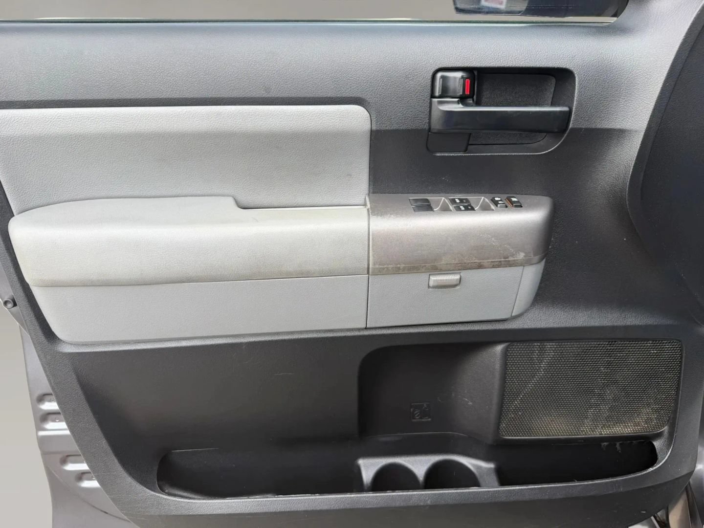 Used 2013 Toyota Sequoia SR5 RWD image 9