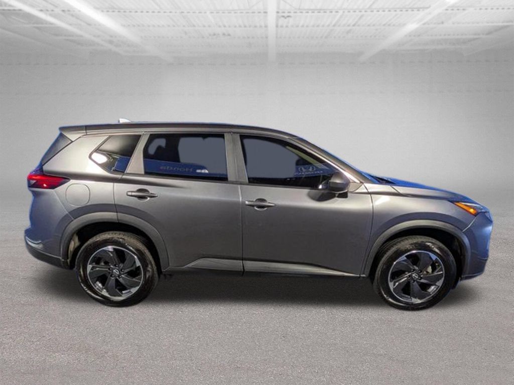 Used 2024 Nissan Rogue SV FWD image 4