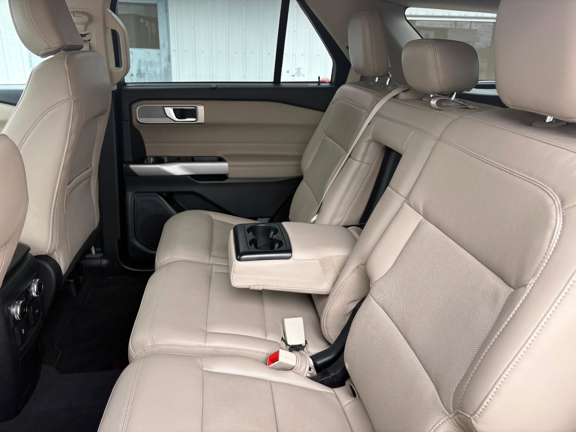 Used 2023 Ford Explorer Limited AWD/4WD image 24