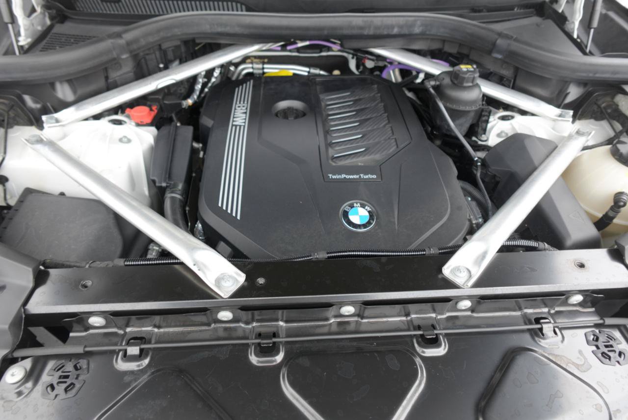 Used 2022 BMW X5 xDrive40i w/ M Sport Package AWD/4WD image 23