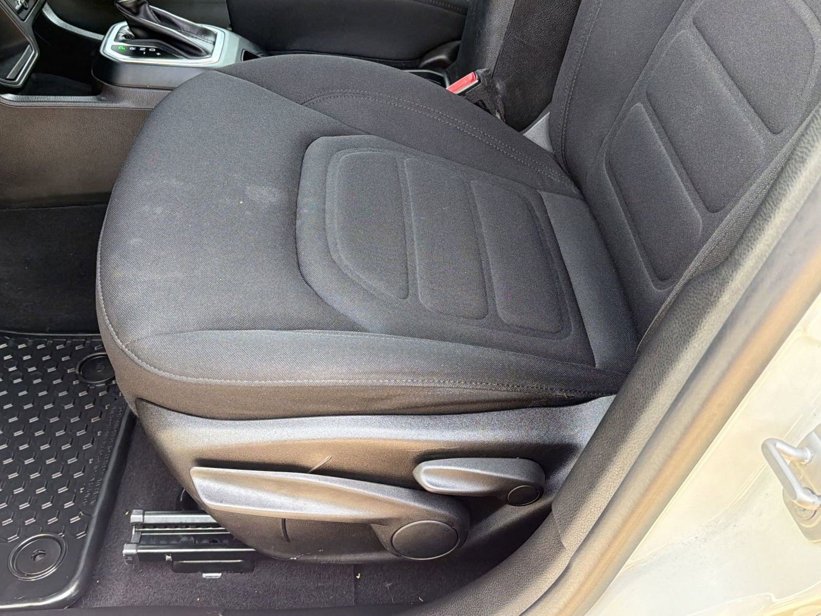 Used 2018 Jeep Renegade Latitude w/ Advanced Technology Group FWD image 14