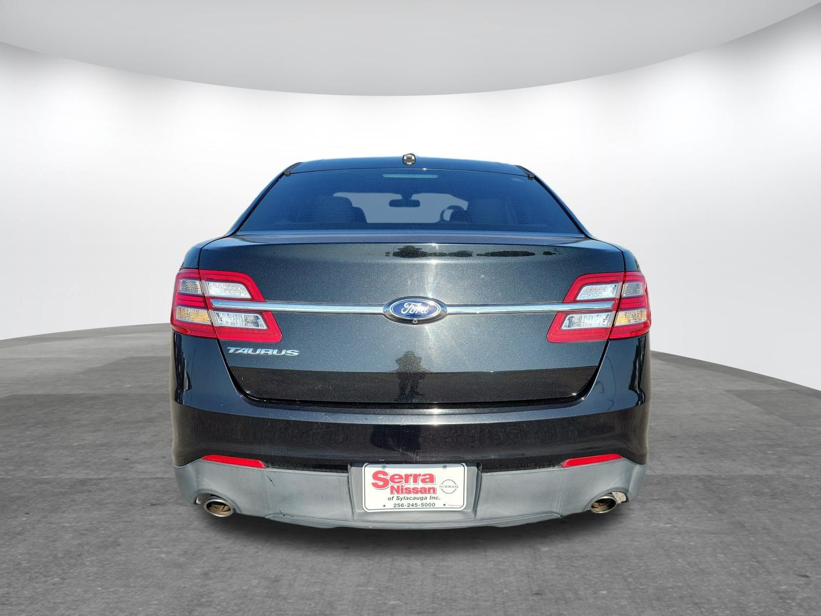 Used 2015 Ford Taurus SE FWD image 6