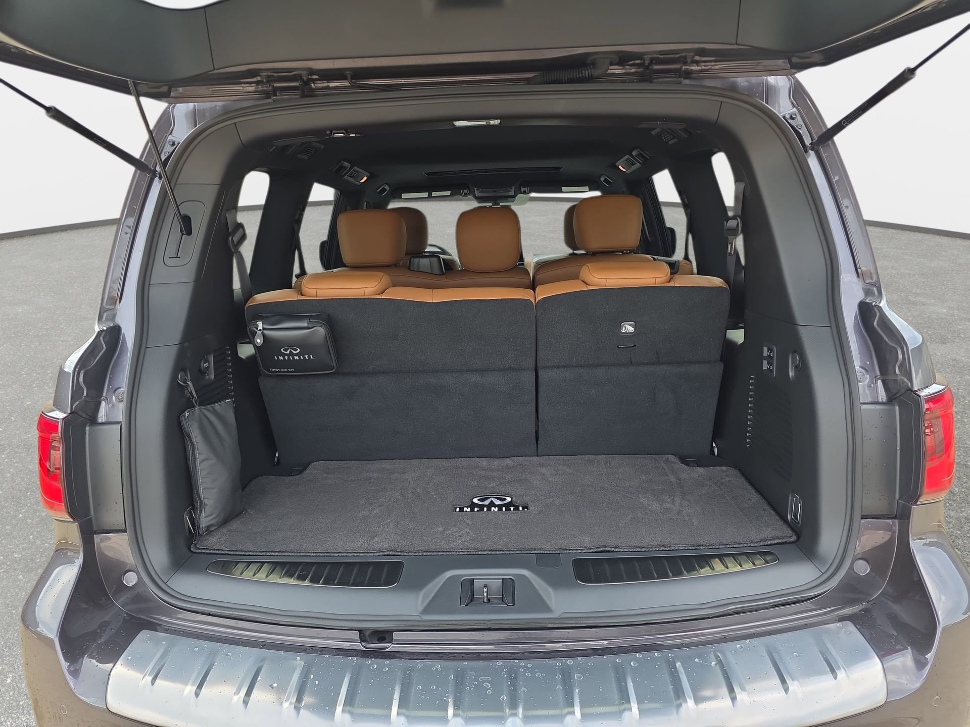 Certified 2024 INFINITI QX80 Sensory AWD/4WD image 12